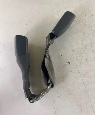 Toyota Prius (NHW20) Middle seatbelt buckle (rear) B490 E034601
