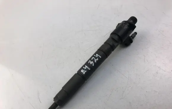 Volvo XC70 Fuel injector 31272690
