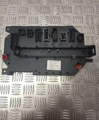 Mercedes-Benz S W221 Fuse box set A2215450001 08022155 08022111