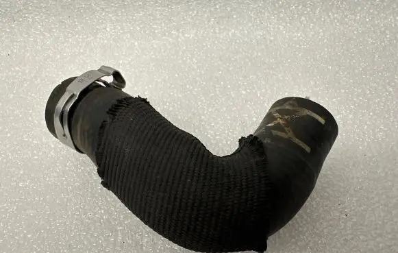Coolant pipe/hose