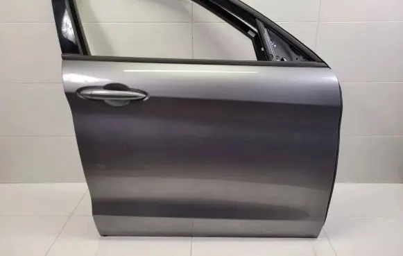 Alfa Romeo Stelvio Front door