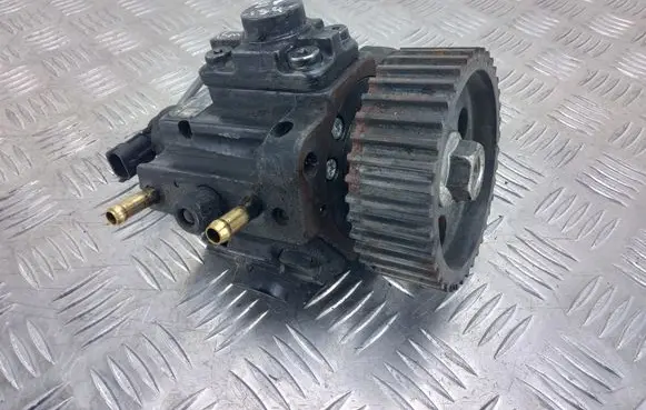 Opel Zafira C Fuel injection high pressure pump 55597787 0445010442