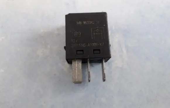 Volvo S40, V40 Other relay mb9533821l mb953382