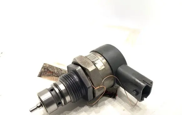 Jaguar XF Fuel pressure sensor 0281006464