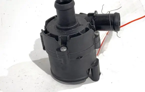 Jaguar E-Pace Oil filter mounting bracket DX2318D474AC