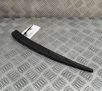 Rear wiper blade arm