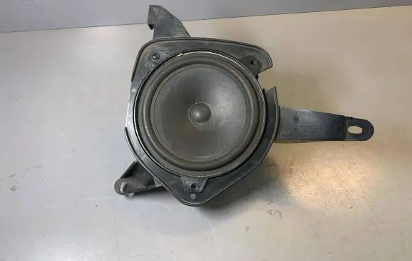 BMW 3 E46 Parcel shelf speaker 8381561