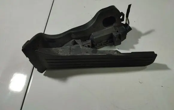 Skoda Octavia Mk2 (1Z) Accelerator throttle pedal 