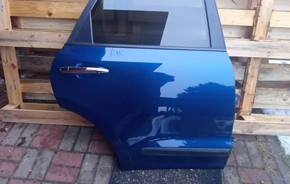 KIA Niro Rear door