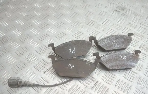 Volkswagen Golf IV Brake pads (front) 