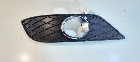 Mercedes-Benz B W245 Front fog light trim/grill A1698852822