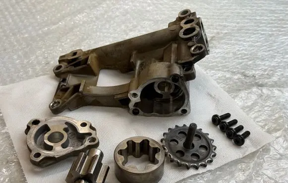 BMW 5 E39 Oil pump 2247212 11412247212 2247304