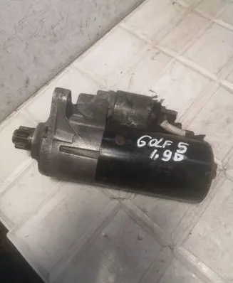 Volkswagen Golf V Starter motor 0001123016 0001123017
