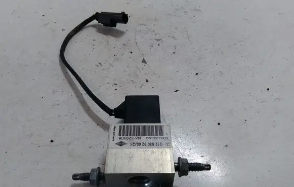 Mercedes-Benz E W212 Air conditioning (A/C) expansion valve 2128309200