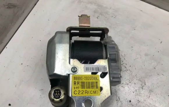 Middle seatbelt (rear)