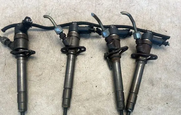 Volvo V70 Fuel injectors set 0445110078