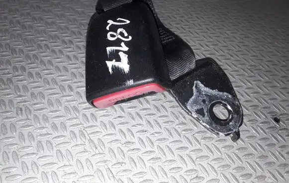 Mitsubishi Lancer VIII Rear seatbelt buckle E034501
