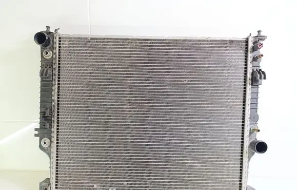 Mercedes-Benz R W251 Coolant radiator A2515000304 A2515000103