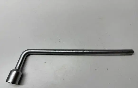 Mercedes-Benz B W245 Wheel nut wrench A2215810001