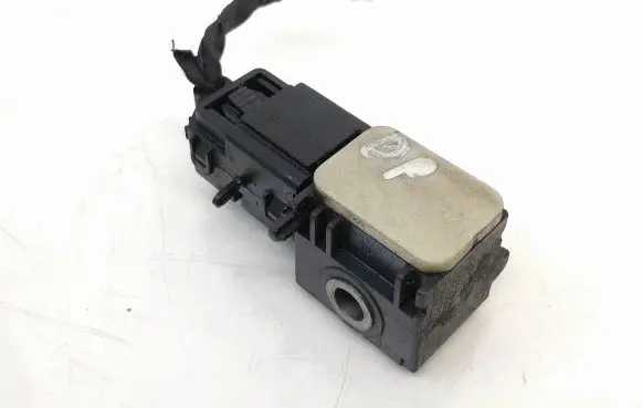 Hyundai Santa Fe Airbag deployment crash/impact sensor 959303l100