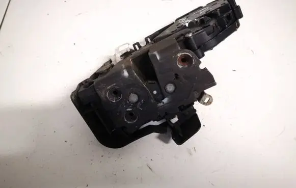 Volvo V70 Front door lock 31253665