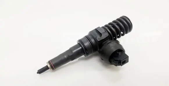 Volkswagen PASSAT B6 Fuel injector 038130073AG 0414720215