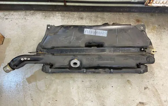 Mercedes-Benz 190 W201 Fuel tank A2014702101 2014702101 A2014700040