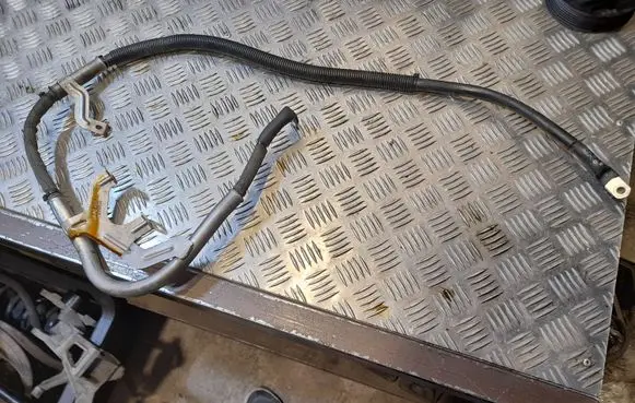Volkswagen Touareg II Positive cable (battery) 7P0971228A 7P0972127A