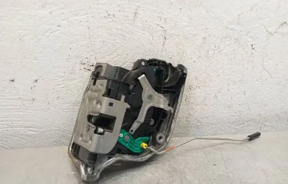 BMW 5 G30 G31 Rear door lock 7477698 A046465 18283810