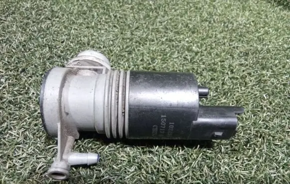 Renault Trafic III (X82) Windscreen/windshield washer pump 1024587