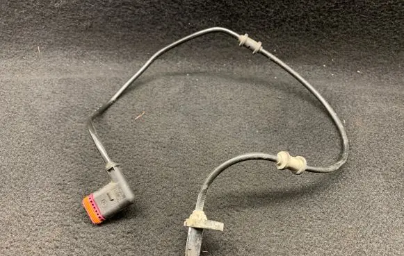 Mercedes-Benz E W212 ABS rear brake sensor A2125402137
