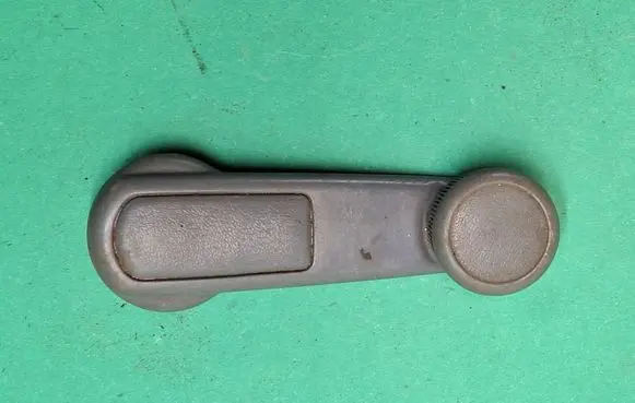 Mitsubishi Canter Front door window winding handle mb258921