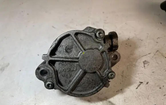 Ford Focus Vacuum pump D1563A