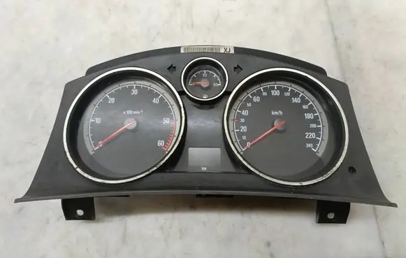 Opel Zafira B Speedometer (instrument cluster) 13225988 SW6607