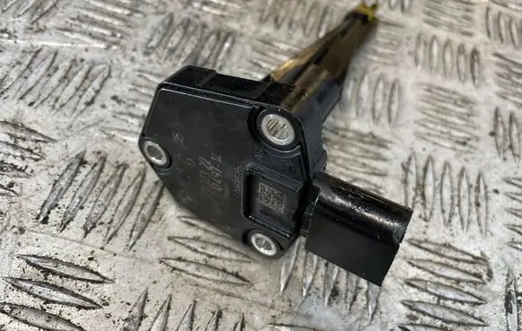 BMW 1 F20 F21 Oil level sensor 8638755