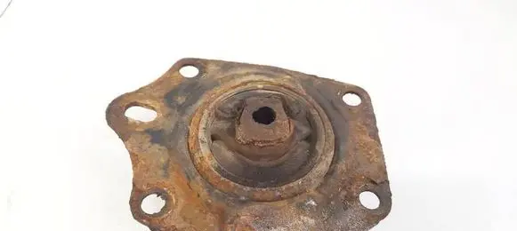 Chrysler PT Cruiser Engine mount bracket