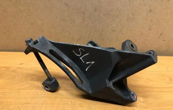 Subaru Legacy Power steering pump mounting bracket 