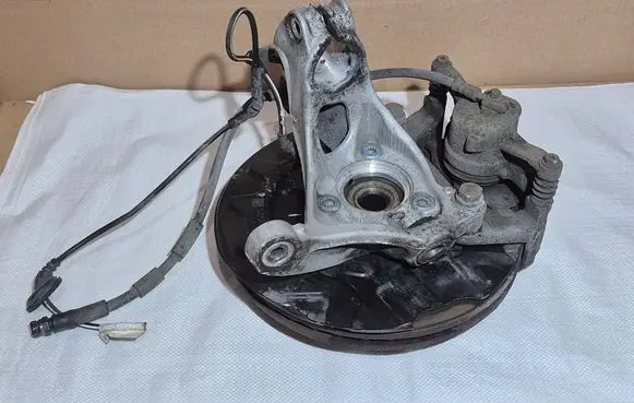 Front wheel hub