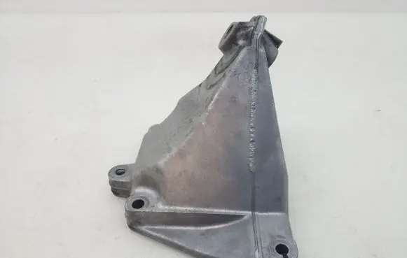 Mercedes-Benz E W211 Engine mounting bracket A2722231604