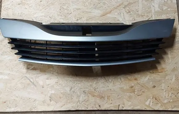 Renault Laguna II Front grill 820012581