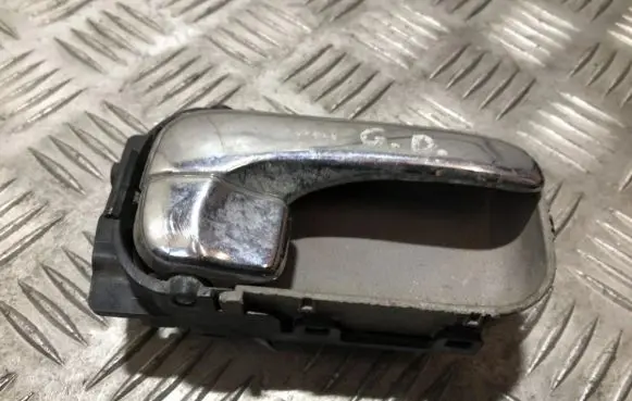 Toyota Avensis T220 Rear door interior handle