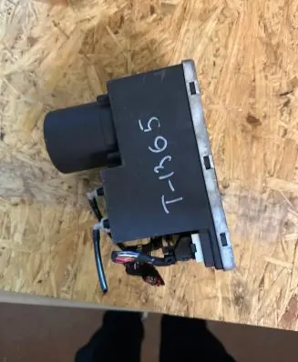 Audi A3 S3 8L Central locking vacuum pump 8L0862257D