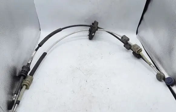 Opel Insignia A Gear shift cable linkage 55560991