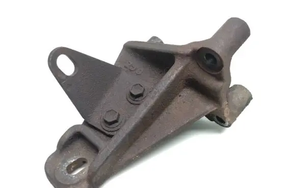 Suzuki Grand Vitara II Engine mounting bracket
