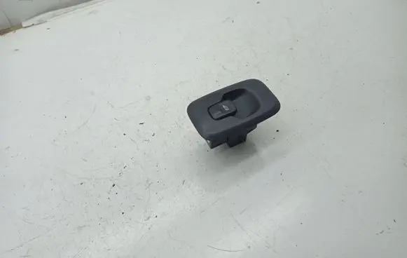 Volvo XC90 Electric window control switch 8685288 03W053