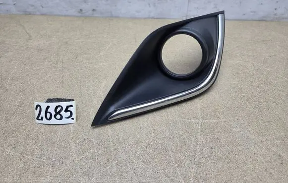 Mitsubishi Outlander Front fog light trim/grill 6400H702