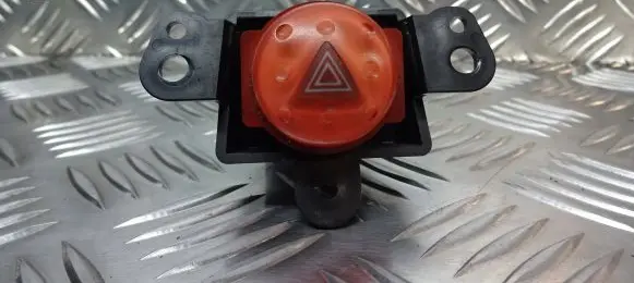 Nissan Almera Tino Hazard light switch