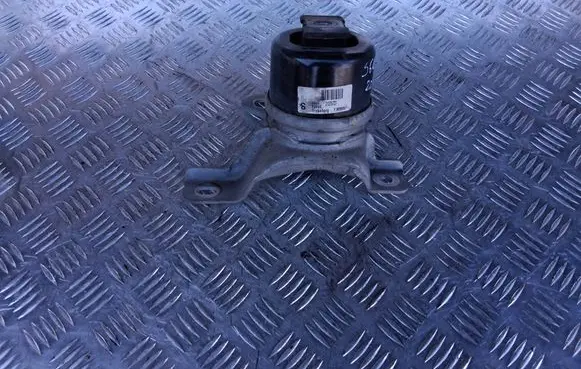 Volvo S60 Engine mount bracket 31375722 F7008001
