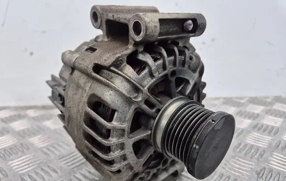Mercedes-Benz E W212 Generator/alternator A0009067902 2617417A 213060971