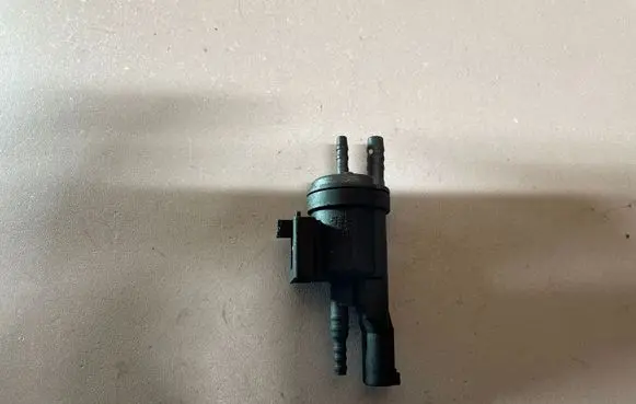 Mercedes-Benz E W212 Turbo solenoid valve 0025401497